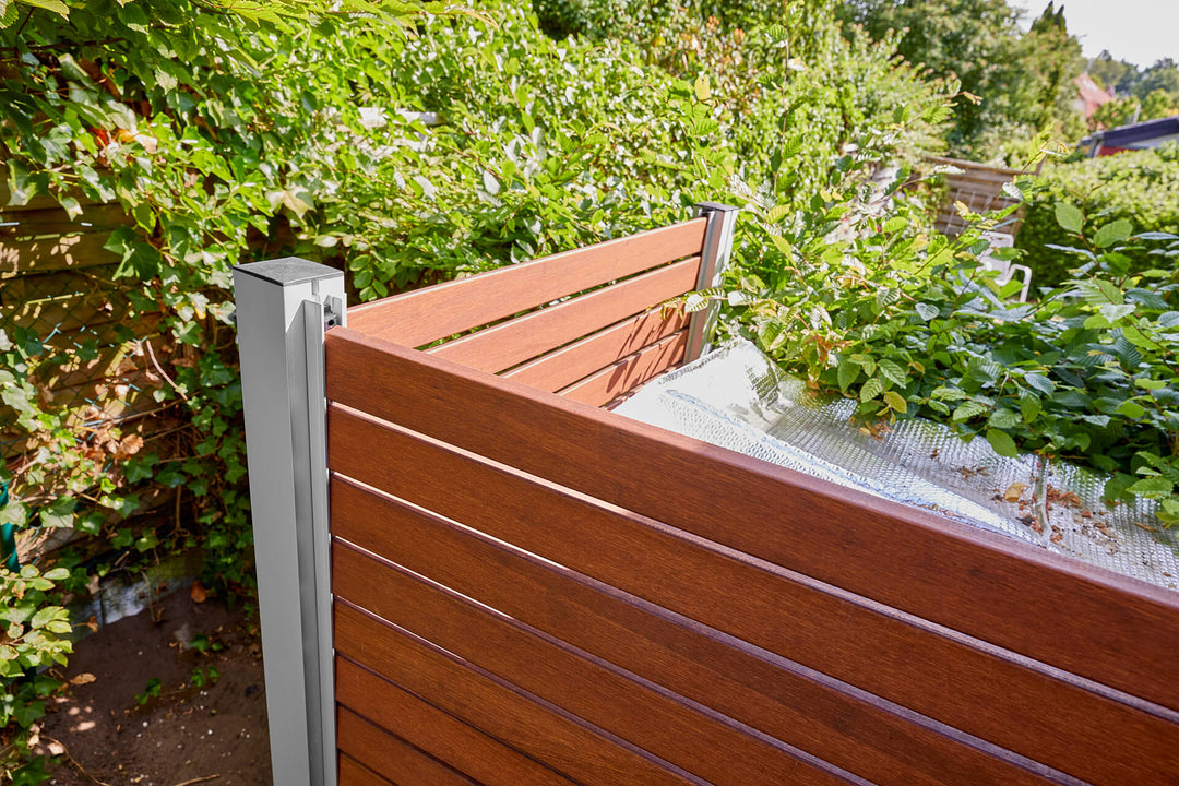 von oben einfache Ecklösung mit unseren Sichtschutz-Zaun.