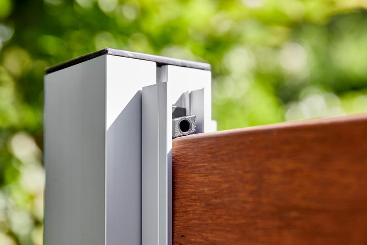 NAchhaltiger Witterungsbeständiger Pflegeleichter Wind- und Sichtschutz Zaun.