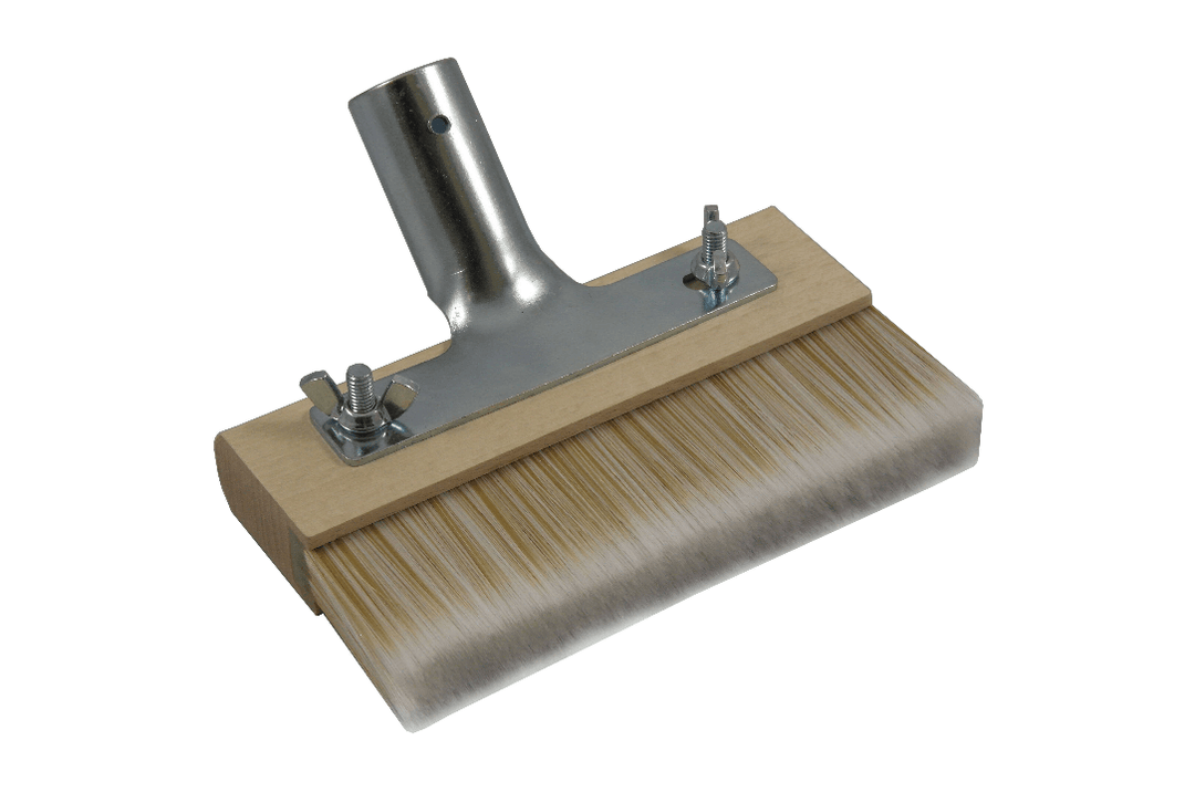 Der Flächenstreichen zum bequemen Ölen von Terrassendielen.