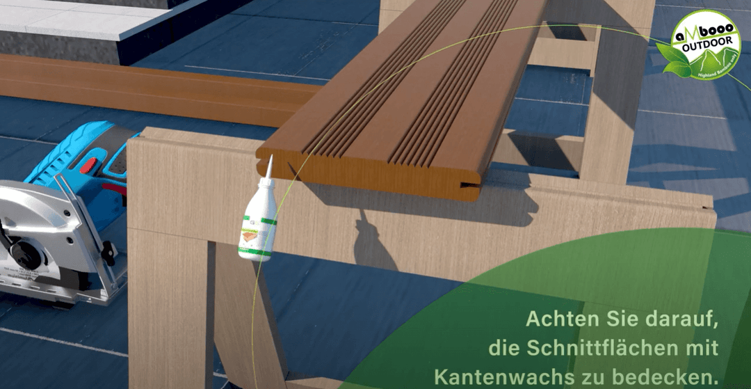Die Schnittflächen einer Bambus-Terrassendiele werden nach dem Zuschnitt mit Kantenwachs versiegelt, um sie vor Feuchtigkeit und Witterungseinflüssen zu schützen.