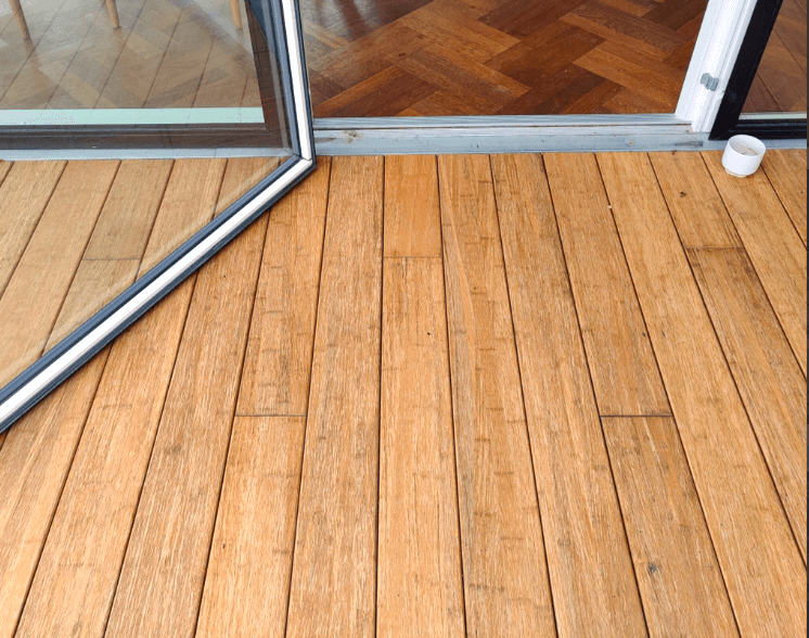 Terrassenbelag aus Bambusholz in der Farbe Sand